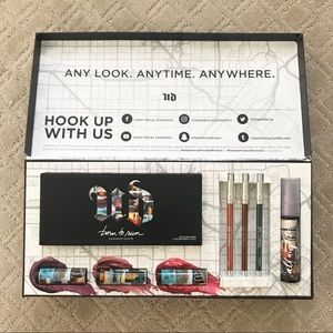Urban Decay Born To Run Eyeshadow Palette Lip Set
